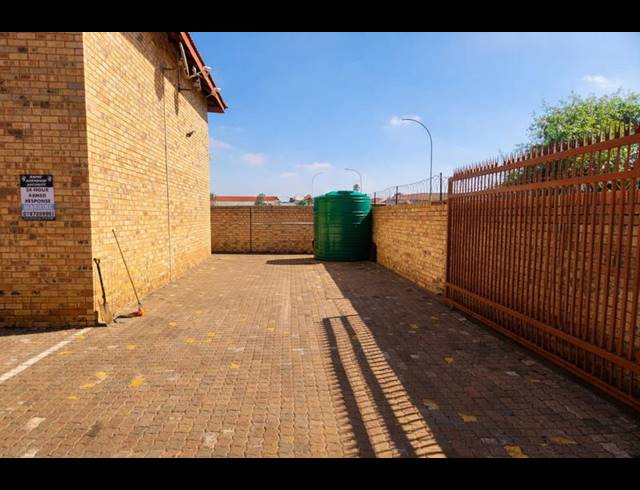 24 BEDROOM COMPLEX FOR SALE IN LENASIA SOUTH